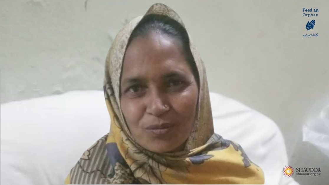 safia bibi feed an orphan