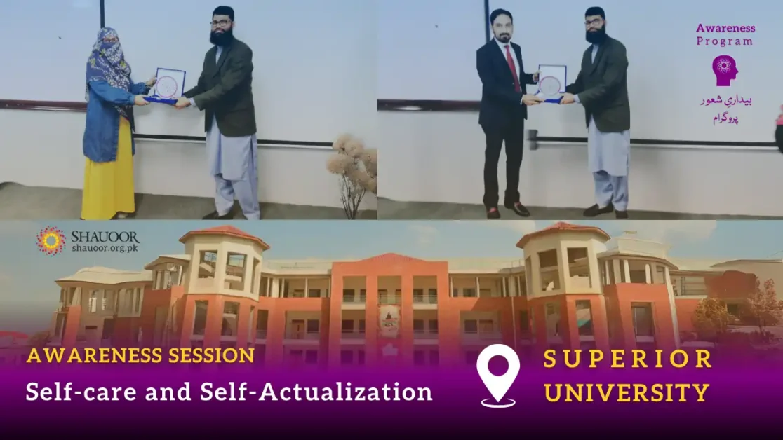 The Superior Character Building Society organized a motivational training session titled "آئیں! خود کو پہچانیں"